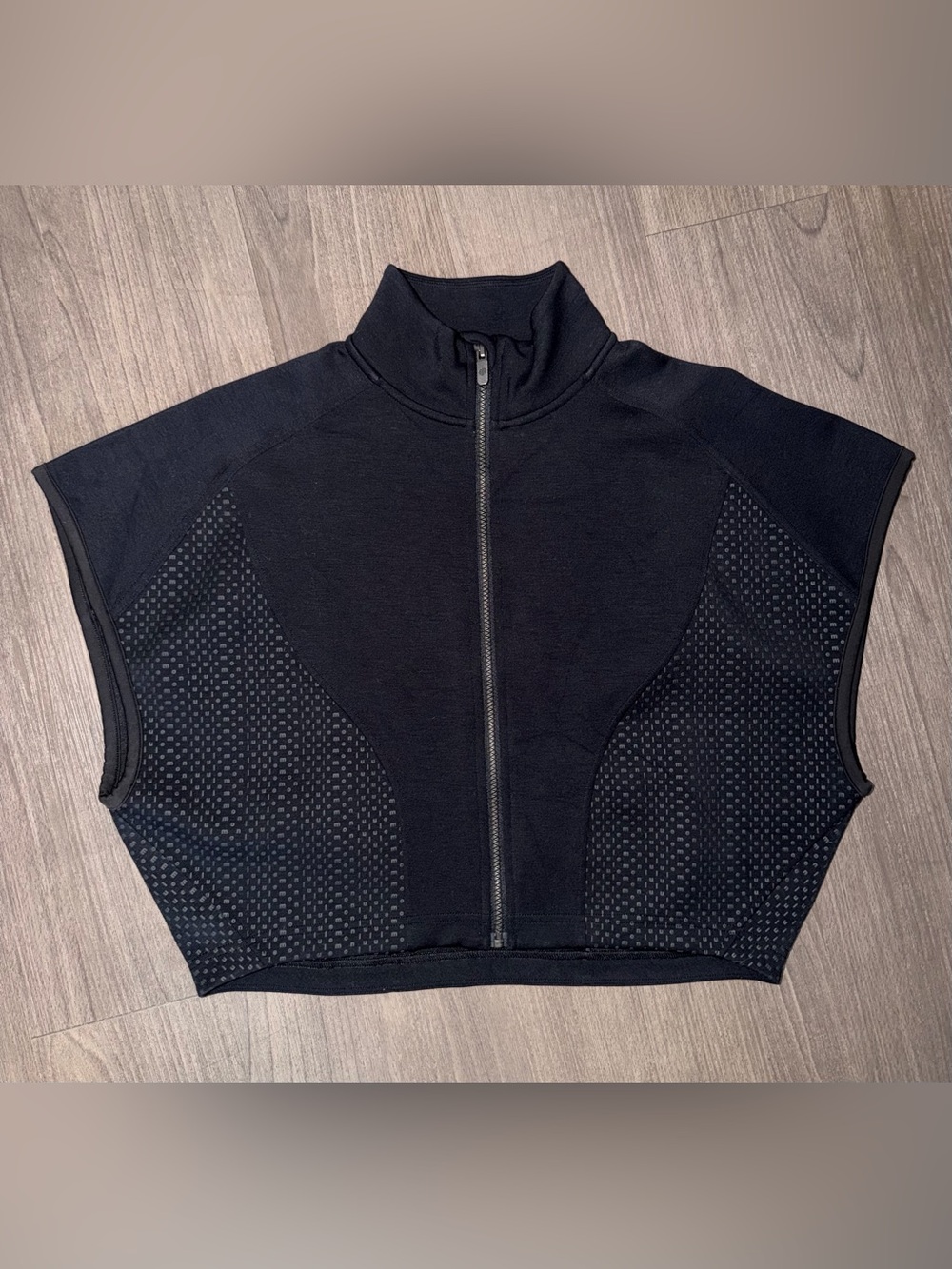 DONATING SOON- LULULEMON W3GR2S Embossed Panel Full Zip